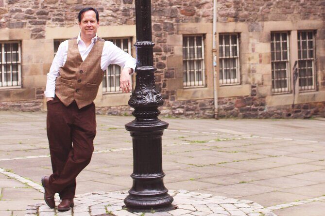 Magical Walking Tour in Edinburgh - George IV Bridge and the bagpipes-and-bonuses feeling