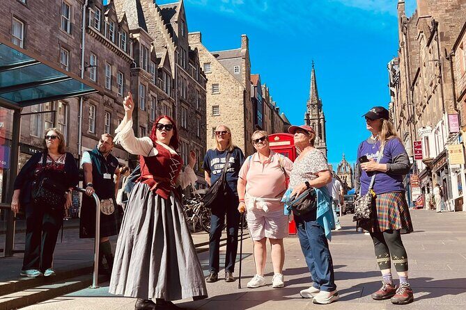 Magical Walking Tour in Edinburgh - Meet Charlotte: the costume and the storytelling style