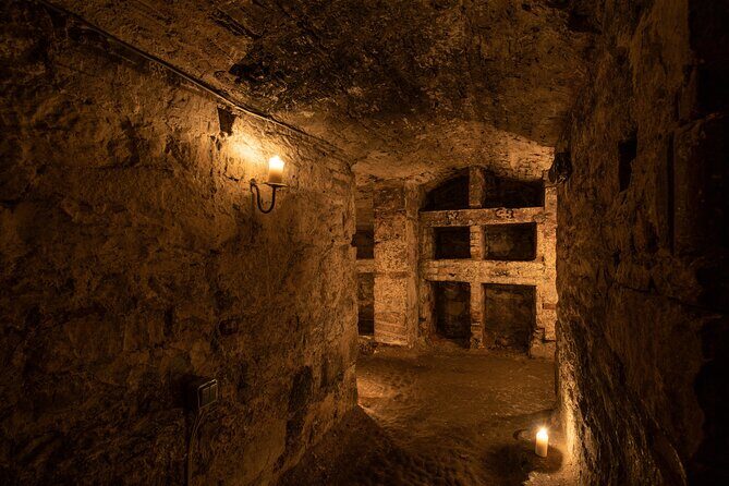 Multi-Sensory Haunted Underground Vaults Tour in Edinburgh - Stop 1: Mercat Cross as your orientation point
