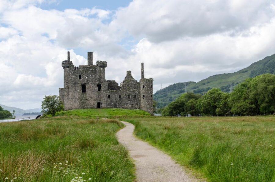 Oban, Lochs & Inveraray Full-Day Tour from Edinburgh - From Edinburgh to Glasgow: the day starts with motion and momentum