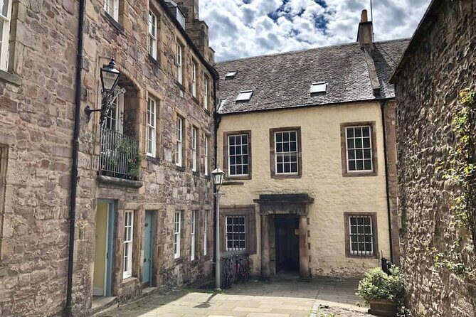 Old Edinburgh Private Walking Tour - What lies beneath Edinburgh’s city chambers (and other outside-looking-in moments)