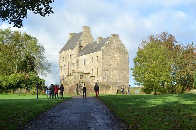 Outlander Film Locations Day Trip from Edinburgh - Guides and storytelling: the real reason this day feels fun, not mechanical
