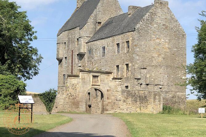 Outlander locations experience, Private Tour in a premium Minivan - Culross Palace: the herb garden connection and a longer look