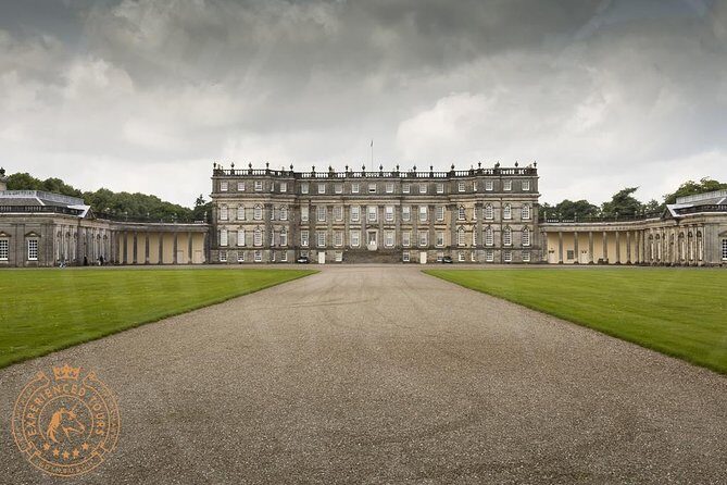 Outlander locations experience, Private Tour in a premium Minivan - Hopetoun House: a quick outside view of a major mansion stand-in