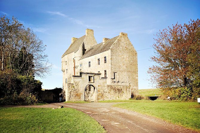 Outlander Odyssey: Outlander Filming Locations Private Day Tour - Guides who tell the story and help with real-world details