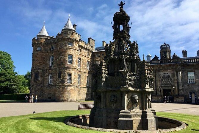 Outlander Walking Tour of Edinburgh's Old Town - St Giles’ Cathedral: What’s Been Filmed Near the High Street