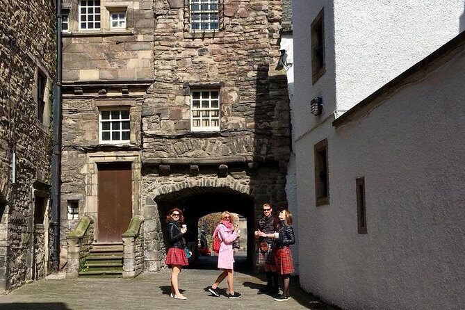Outlander Walking Tour of Edinburgh's Old Town - Bakehouse Close and the Printshop Steps You’ll Recognize