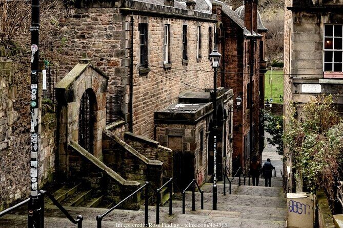 Private 4h Walking Tour in Edinburgh with Edinburgh Castle Tour - Calton Hill: The Skyline Starter That Makes Everything Else Easier