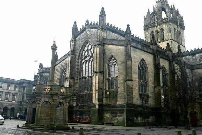 Private Dark History Tour: Eerie Edinburgh - The guide style: funny, confident, and adjustable scare level