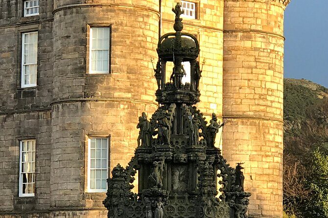 Private Edinburgh City 4-Hour Guided Tour in a black cab LEVC TX - Greyfriars, the Scottish Parliament, and Surgeons’ Hall: Scotland Beyond the Usual Stops