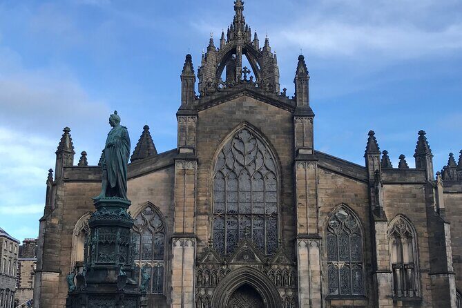 Private Edinburgh City 4-Hour Guided Tour in a black cab LEVC TX - Arthur’s Seat and Calton Hill: The Panoramas That Make You Want Another Day