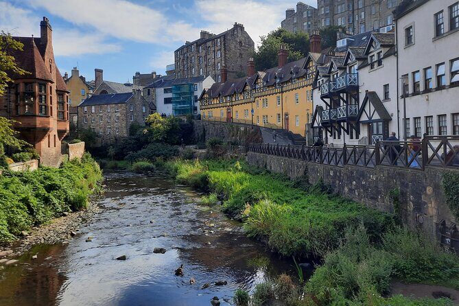 Private Edinburgh City 4-Hour Guided Tour in a black cab LEVC TX - Royal Mile: Your Fast Orientation to Edinburgh’s Core