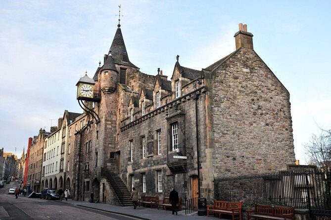 Private Edinburgh City Half-Day Tour - Viewpoints and city scale: getting the Calton Hill kind of wow