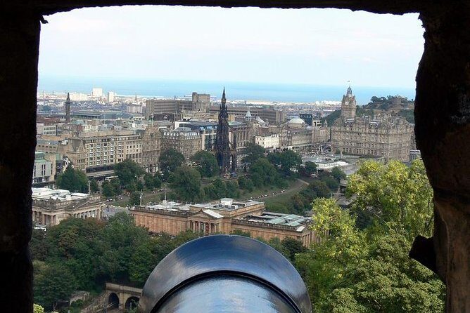 Private Edinburgh City Tour - A private Edinburgh day that starts at your hotel