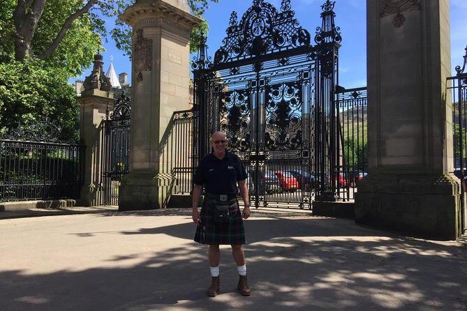 Private Edinburgh City Tour - Guides, commentary, and why the private group matters