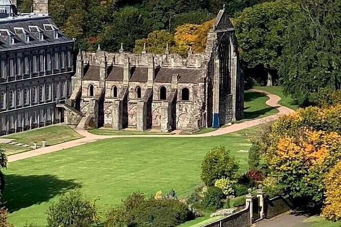 Private Edinburgh Full Day Guided Tour in a Black Cab LEVC TX - St Giles’ Cathedral and Greyfriars: Religion, Rebellion, and One Famous Bobby