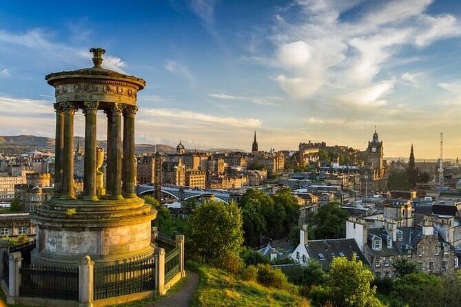 Private Edinburgh Full Day Guided Tour in a Black Cab LEVC TX - Grassmarket to the Royal Mile: Getting Oriented in Old Town