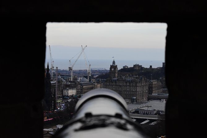 Private Edinburgh Tour for Families with a Local, 100% Personalized - Meeting point and pacing: 4 hours on foot that can work for real families