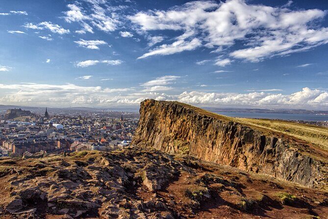Private Executive Edinburgh Airport transfers to Edinburgh City - The 30–45 Minute Ride Into Edinburgh’s Medieval Streets