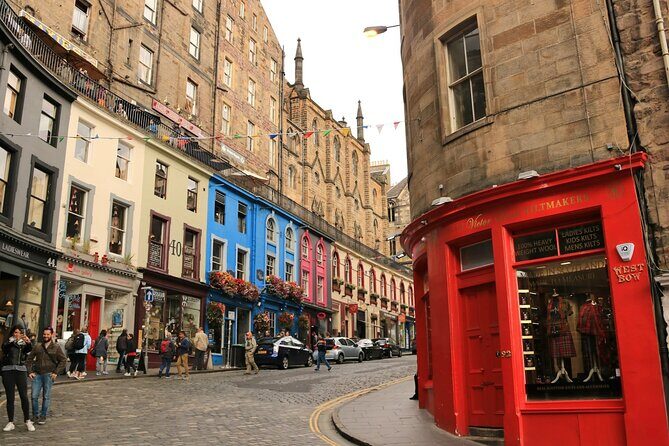 Private Half Day Tour of Edinburgh in a Black Cab - Greyfriars Graveyard and the Greyfriars Bobby story