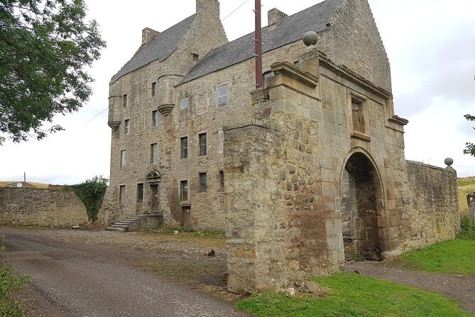 Private Outlander Tour from Edinburgh - Linlithgow Palace for Wentworth prison: quick photo stop, clear context