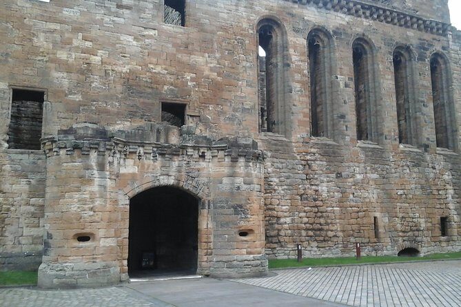Private Outlander Tour from Edinburgh - Blackness Castle to Fort William: the river setting is the point