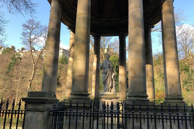 Private Royal Mile Walking Tour - Hidden mansions and Esplanade views: finishing with perspective