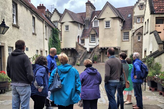 Private Royal Mile walking tour - Discover the history of our most famous street - Dynamic Earth start and how the 2-hour route fits together