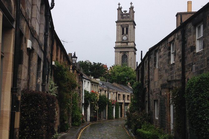 Private Walk: Edinburgh Old Town and New Town - St Giles’, the Law Courts, and the Royal Mile spine