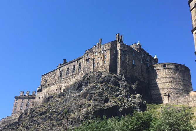Private Walk: Edinburgh Old Town and New Town - Old Town loop: churchyards, Castle views, Grassmarket, and the closes