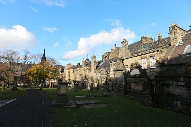 Private Walking Tour in Edinburgh: Harry Potter Inspirations - Victoria Street: rainbow façades and the Diagon Alley illusion