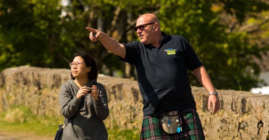 Rosslyn Chapel, Stirling Castle & Dunfermline Abbey Tour - Forth Bridge photo stop: the quick scenery warm-up