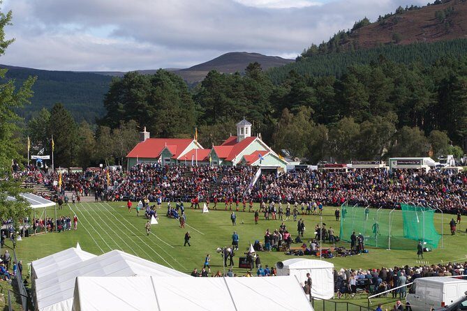 Round-Trip Transportation to the Braemar Highland Games from Edinburgh - Getting there and back: meeting point, end point, and why early matters
