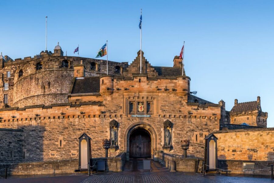 Skip-the-line Edinburgh Castle with Old Town Walking Tour - Key things you’ll notice right away