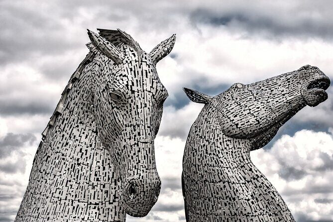 Stirling Castle, Whisky & Kelpies Tour starting Edinburgh - Stirling Castle: Outrunning Crowds and Getting the Big Stories