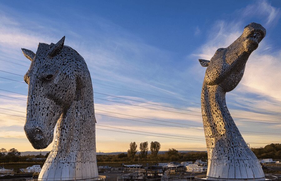 Stirling, Highlands & Destilería desde Edimburgo en español. - The Kelpies: 30-meter sculptures as a fast, unforgettable finish