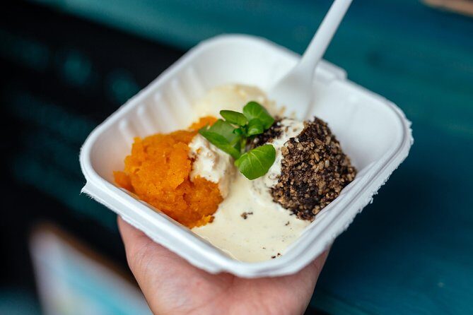 The 10 Tastings of Edinburgh With Locals: Private Food Tour - John Knox House Museum: the break that turns snacks into a story