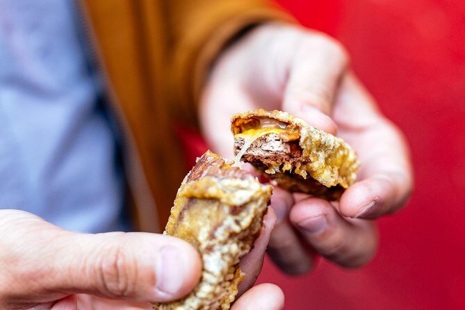 The 10 Tastings of Edinburgh With Locals: Private Food Tour - Guides, personalities, and what “private” really changes
