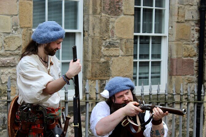The History Behind Outlander Tour - The guide experience: period performance meets accurate storytelling