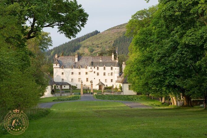 The Scottish Borders Full-Day Private Tour in a Luxury Minivan with Local Guide - Your guide experience: kilt, stories, and smooth site flow