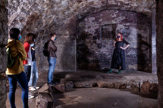 Underground Vaults Walking Tour in Edinburgh Old Town - The above-ground pieces you shouldn’t skip
