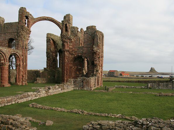 Viking Coast and Alnwick Castle Very Small Group Tour from Edinburgh - Who should book this Viking Coast and Alnwick day trip