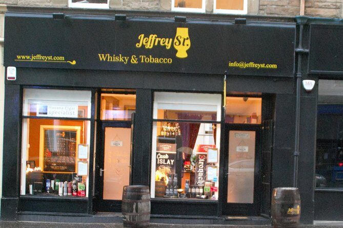 Whisky tasting experience - Small group size: the practical upside of up-close attention